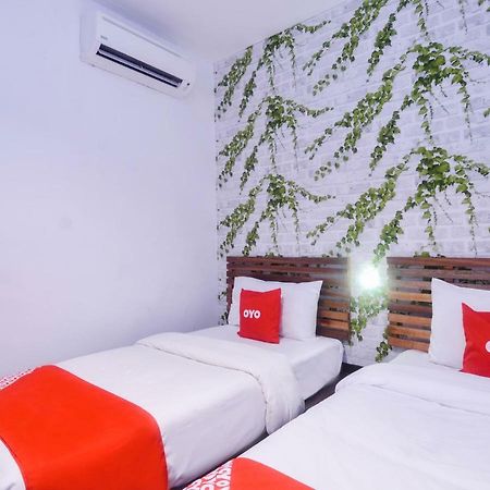 Oyo 1119 Memoire Express Hotel Kuching Exterior foto