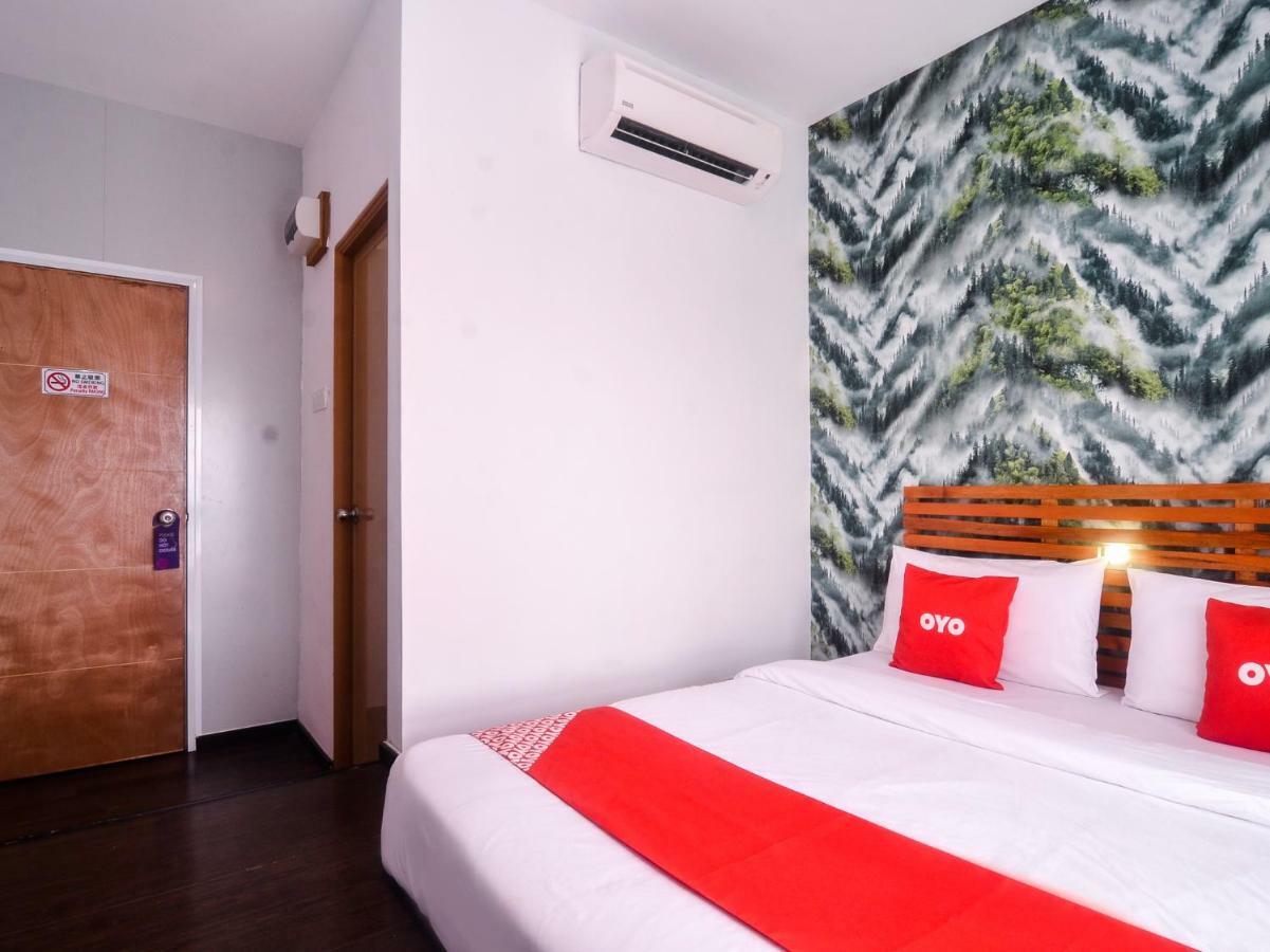 Oyo 1119 Memoire Express Hotel Kuching Exterior foto