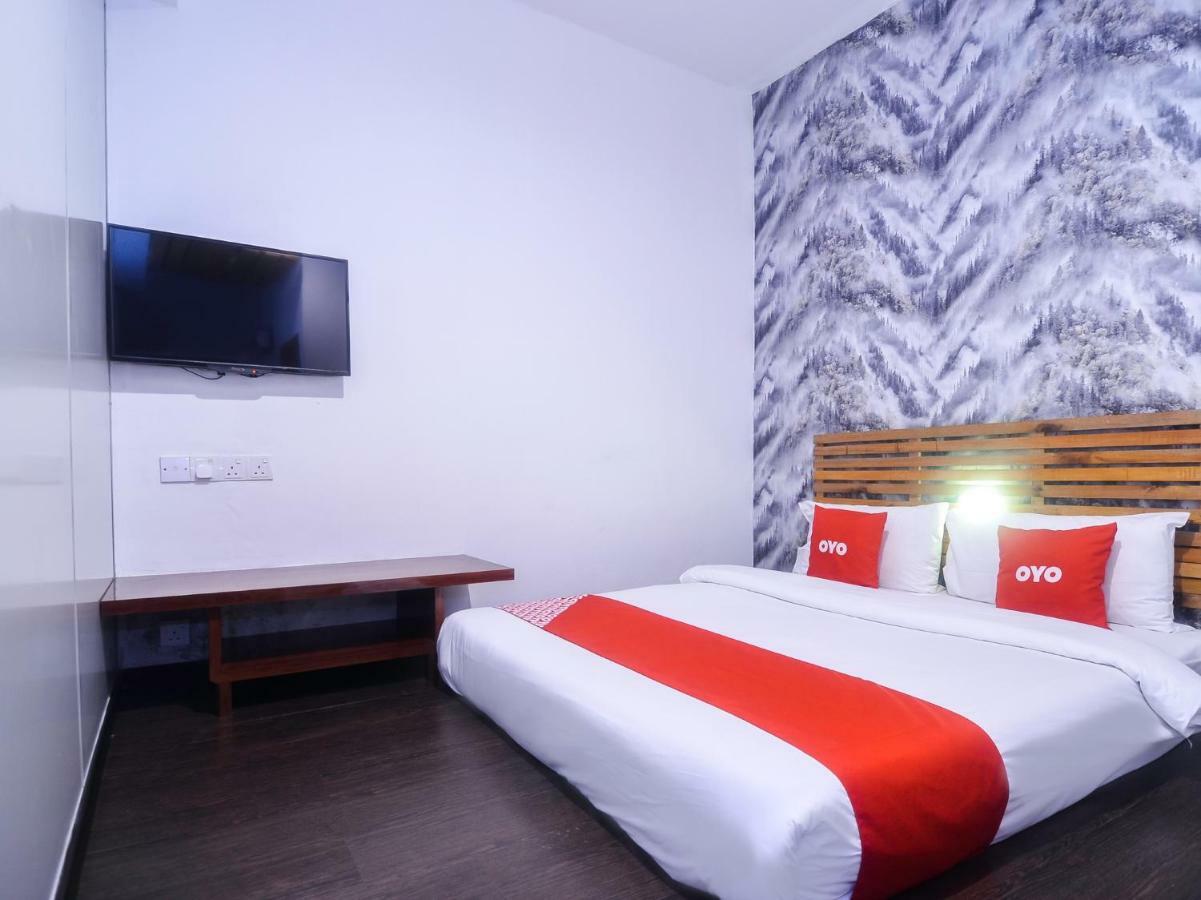 Oyo 1119 Memoire Express Hotel Kuching Exterior foto